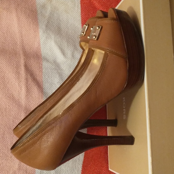 MICHAEL Michael Kors Embossed Classic Platform Leather High Heels Open Toe Pumps - Picture 9 of 17